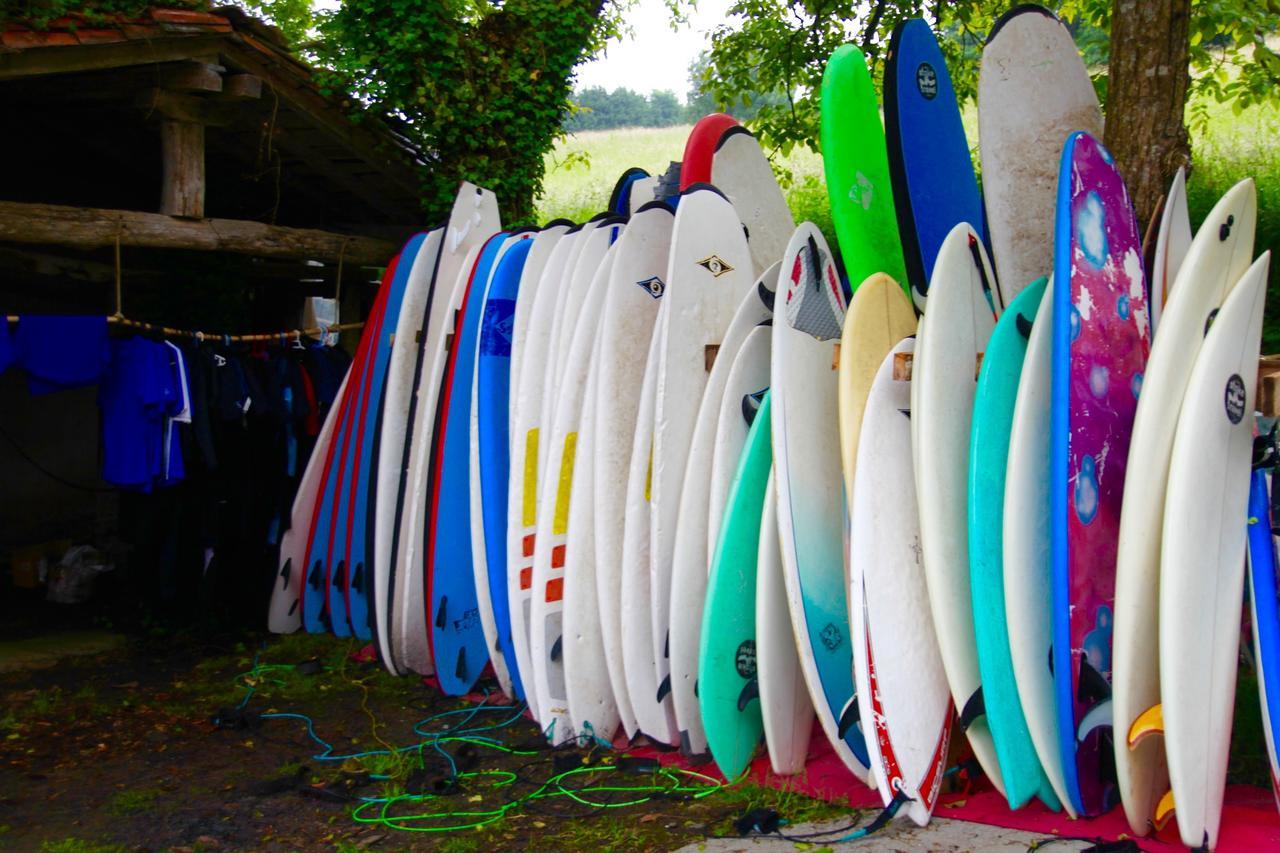 Surf Camp San Sebastian Partyhostel Aia Exterior photo