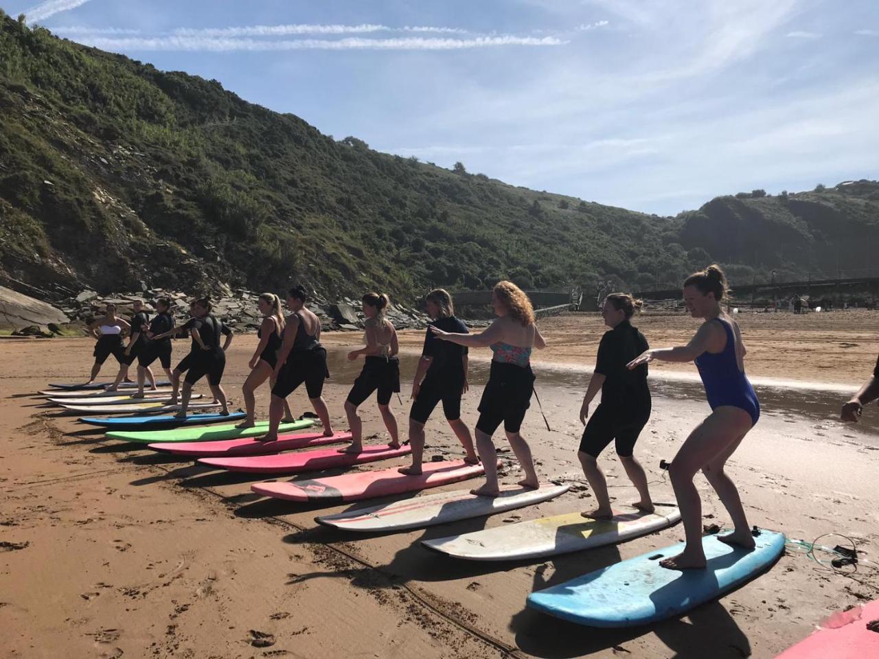 Surf Camp San Sebastian Partyhostel Aia Exterior photo