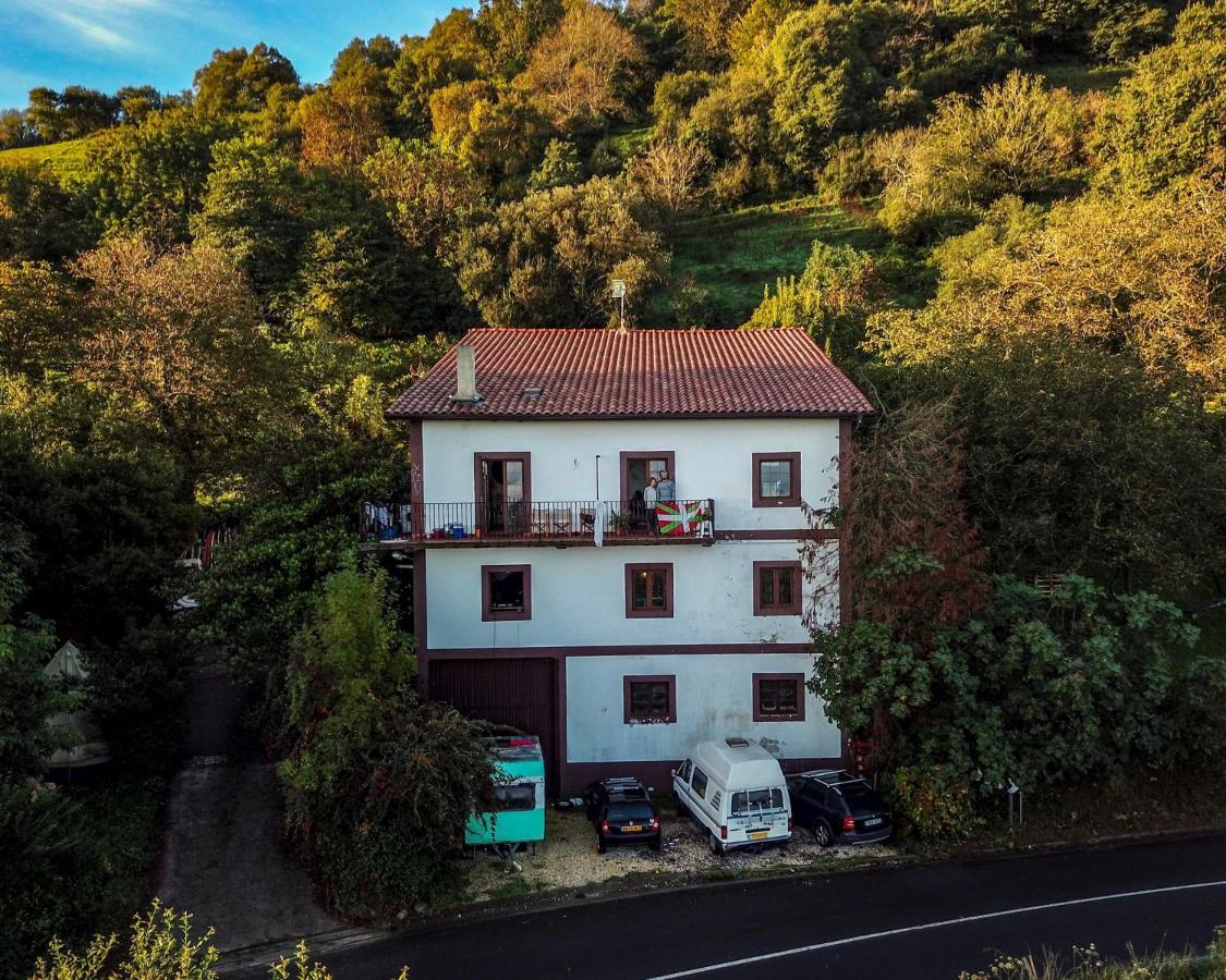 Surf Camp San Sebastian Partyhostel Aia Exterior photo